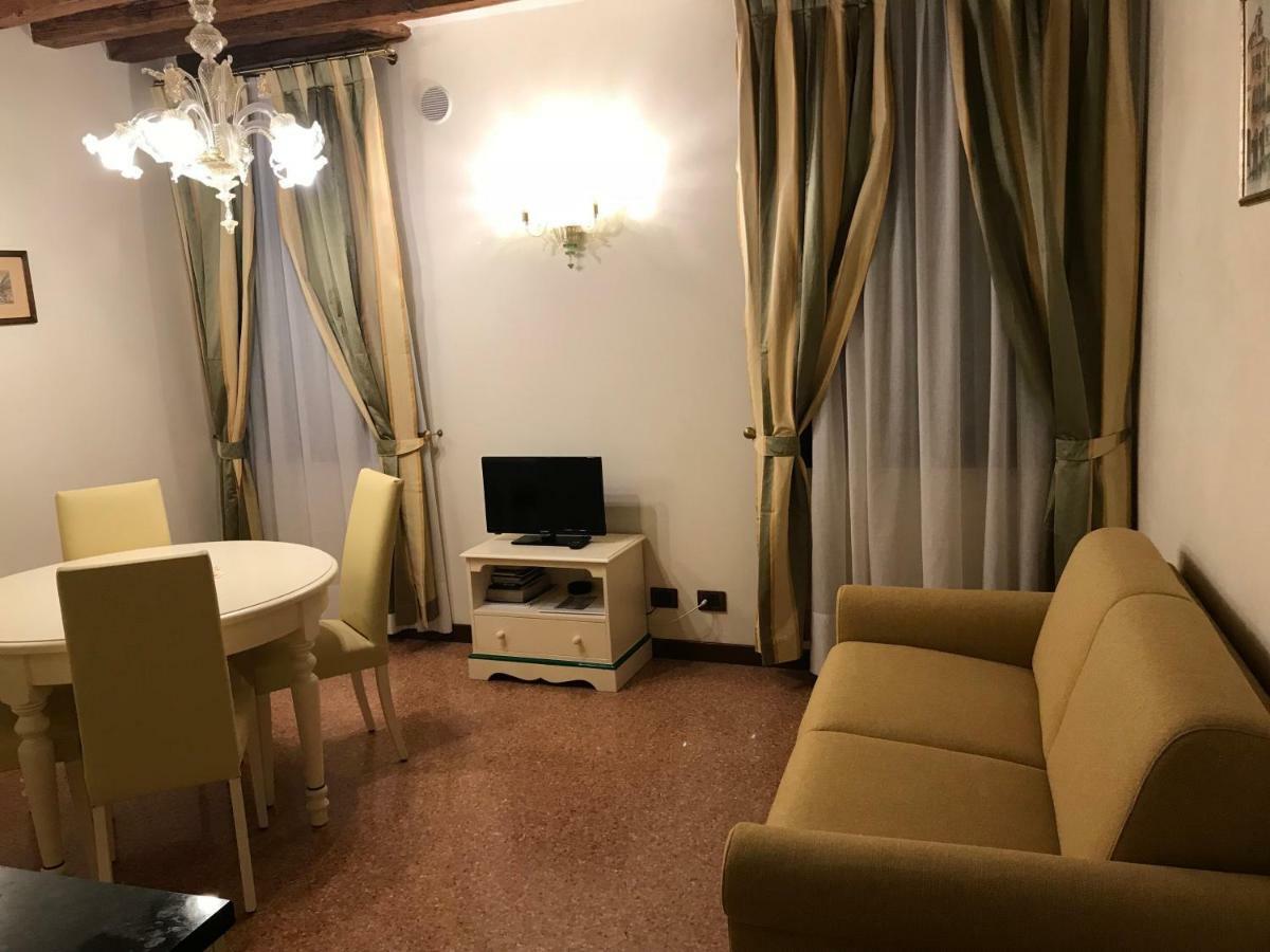 Classic Three Minutes From St Marc'S Square Apartment Венеция Екстериор снимка