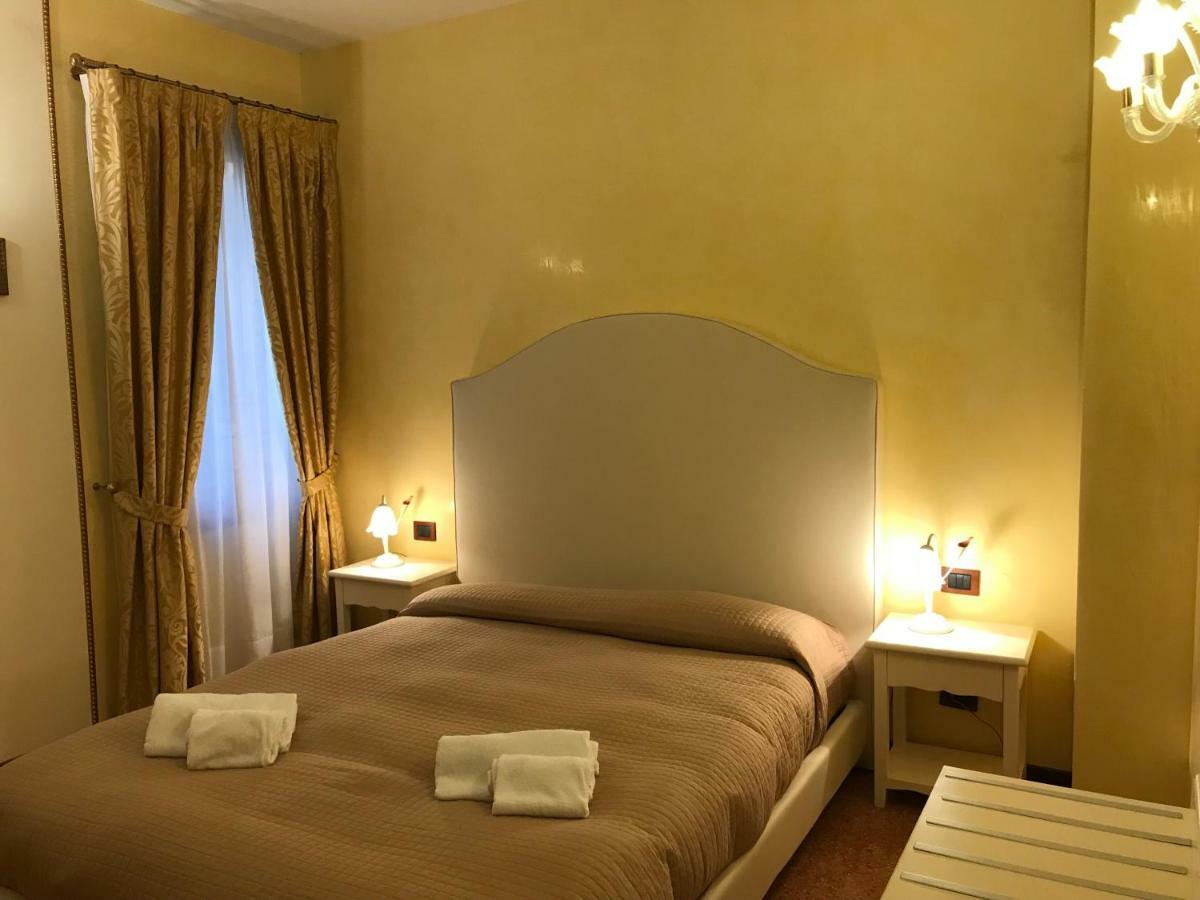 Classic Three Minutes From St Marc'S Square Apartment Венеция Екстериор снимка