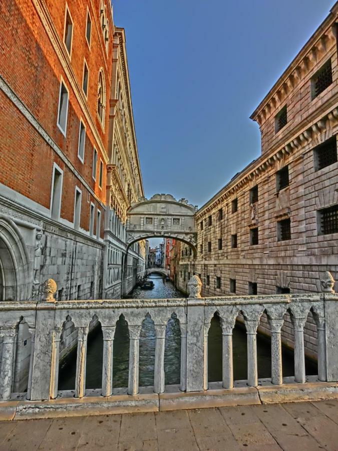 Classic Three Minutes From St Marc'S Square Apartment Венеция Екстериор снимка